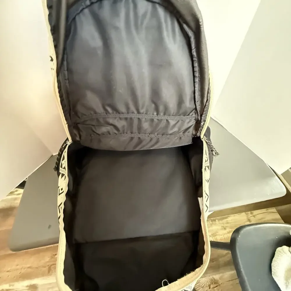 Dakine Full Size Backpack Cream Black‎ Aztec